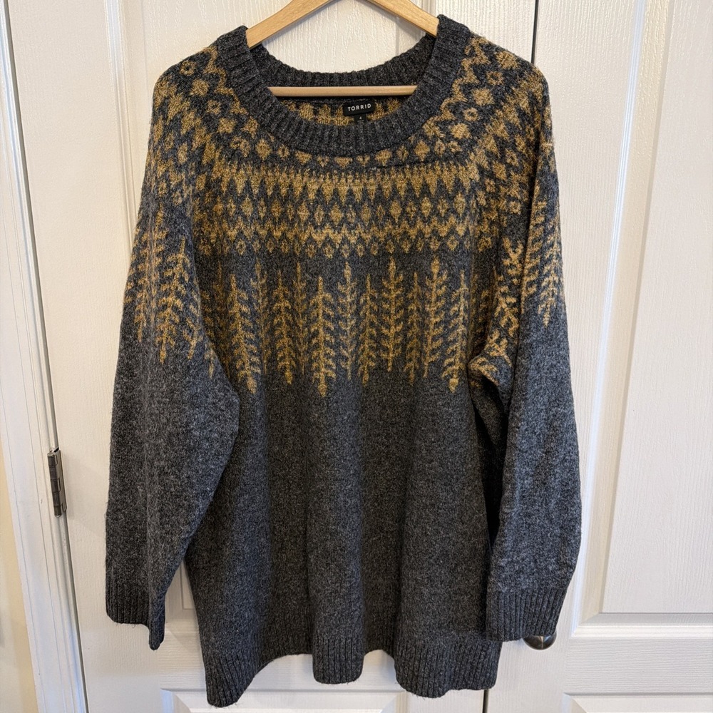 NWT Torrid Sweater SZ 4 Plus Gray Metallic Pullover Geometric Crew Neck